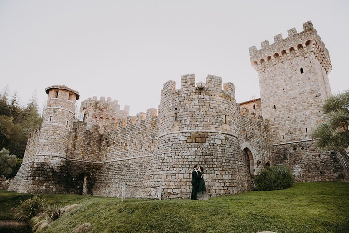 Private Vacation Photoshoot with Photographer in Napa - Photo 1 of 17